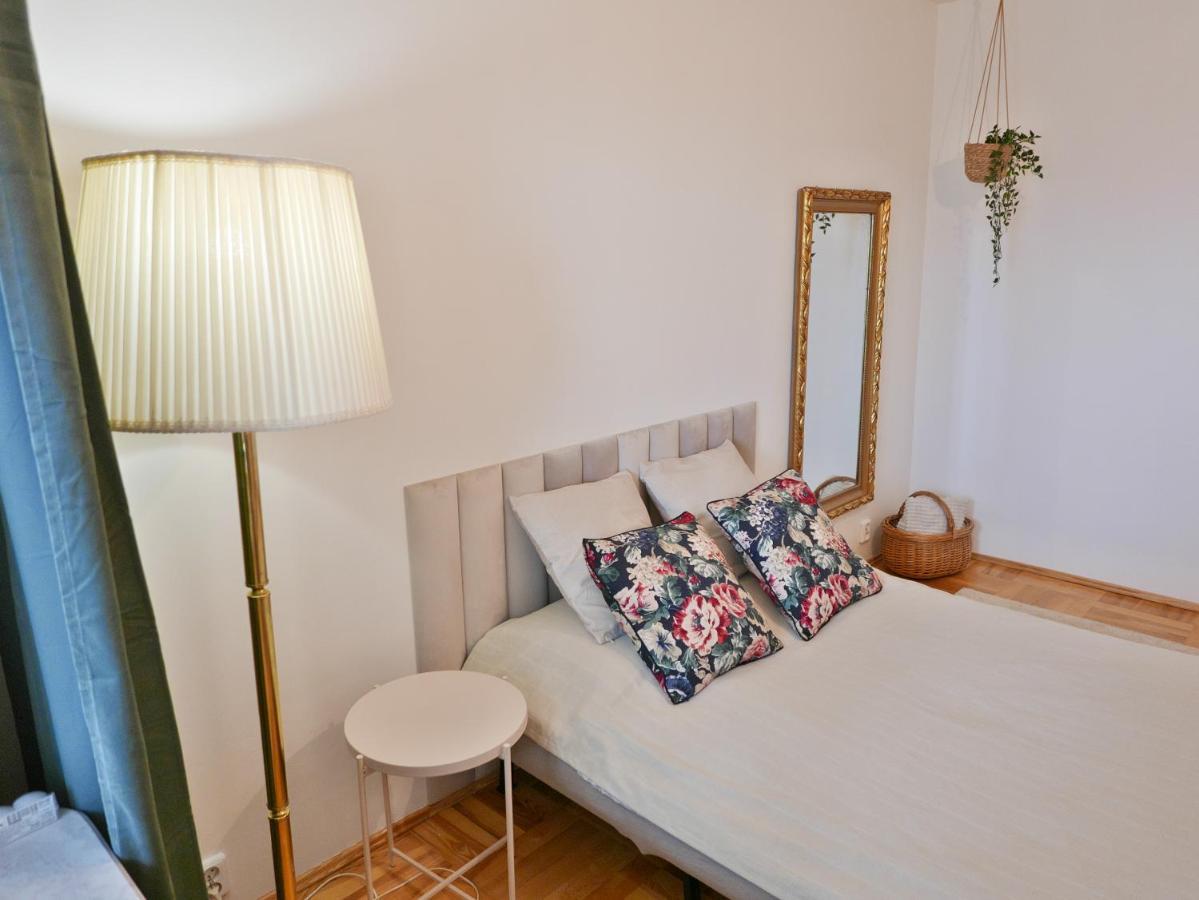 Apartament Retro ลูบลิน ภายนอก รูปภาพ